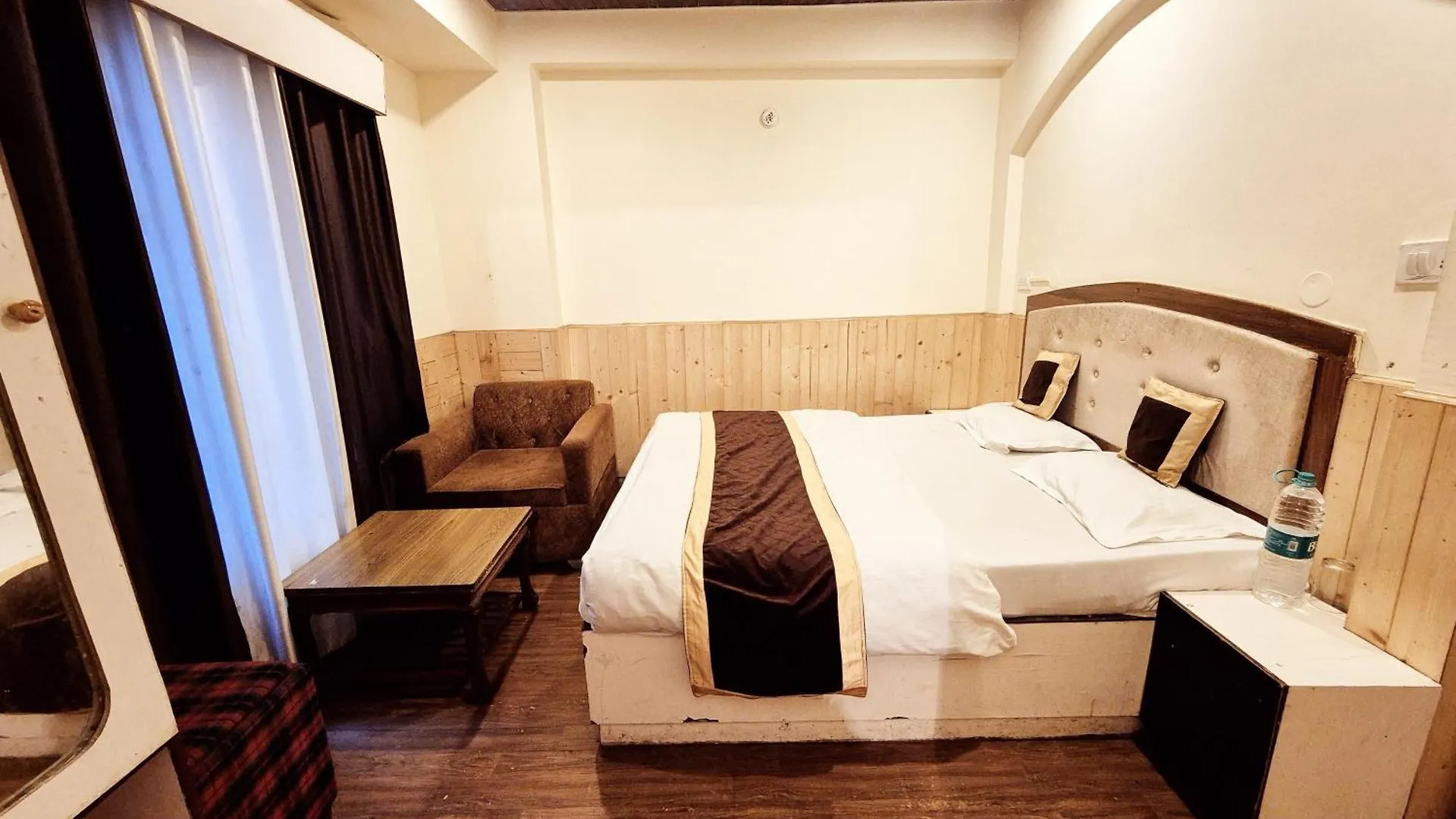 Shorya Family Hotel The Mall Shimla 0*,  India