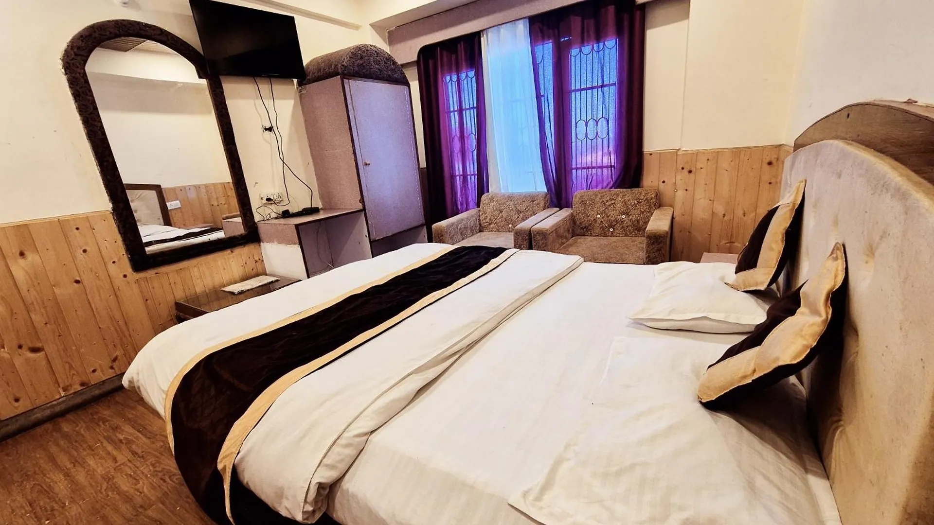 Bed & Breakfast Shorya Family Hotel The Mall Shimla India