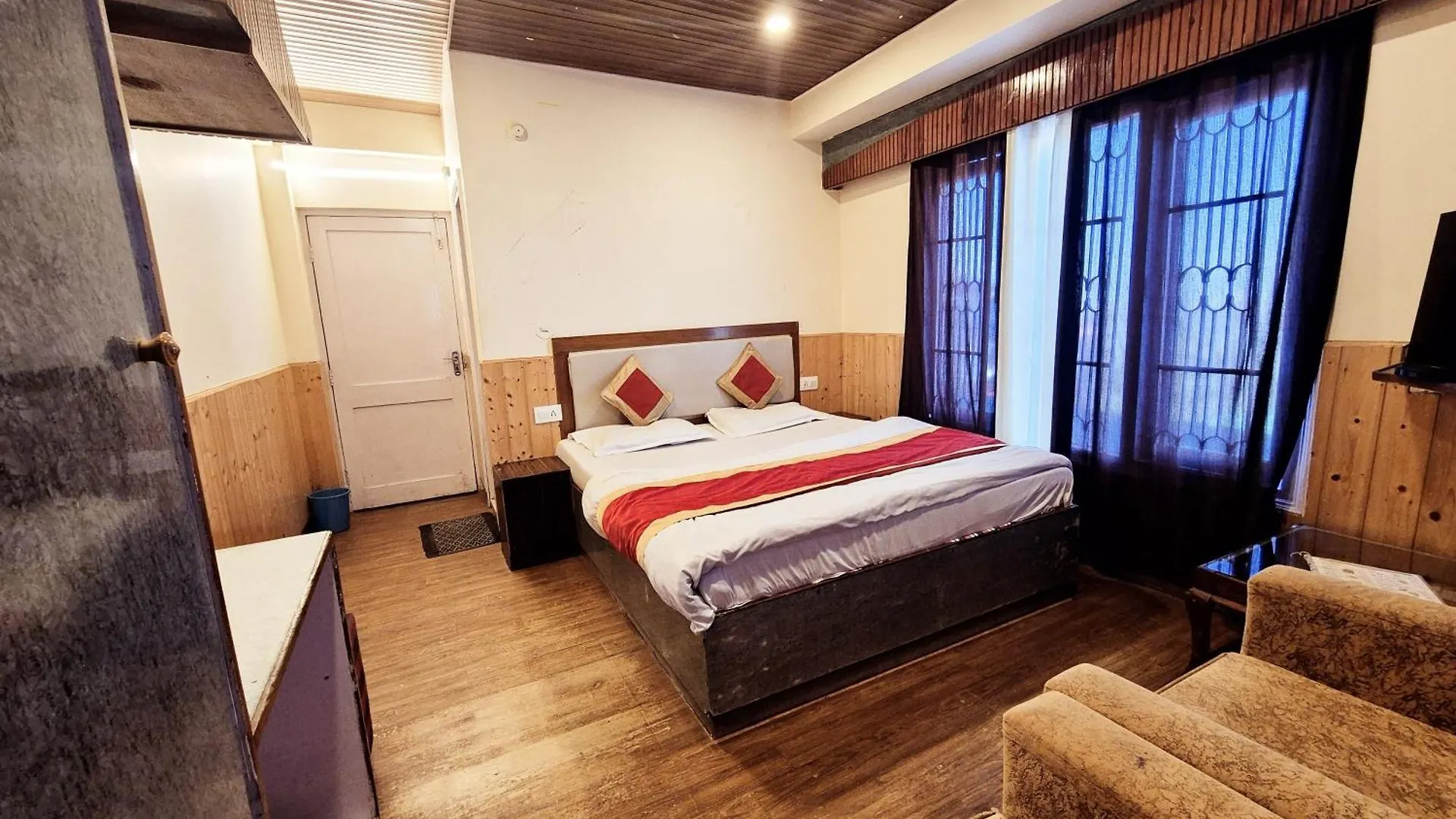 Shorya Family Hotel The Mall Shimla