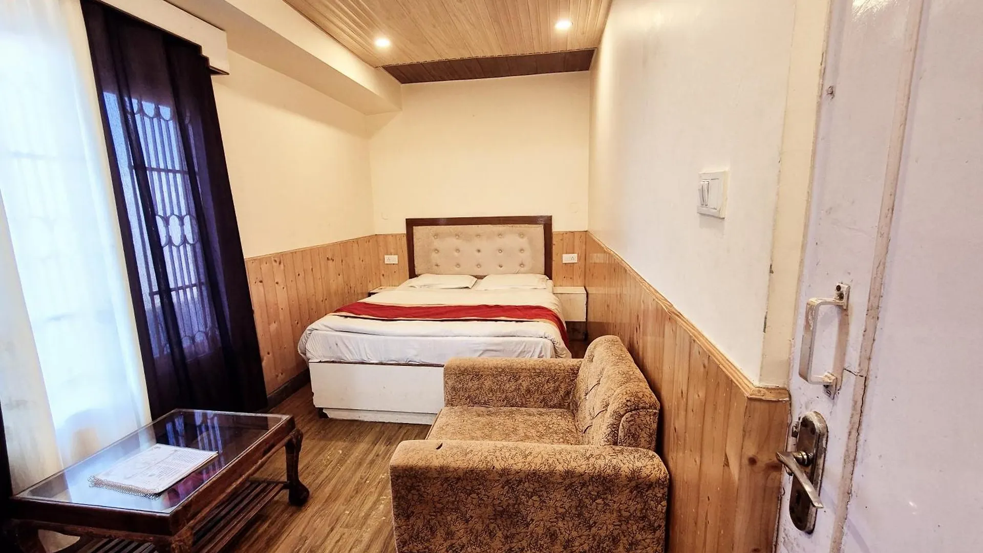 Shorya Family Hotel The Mall Shimla