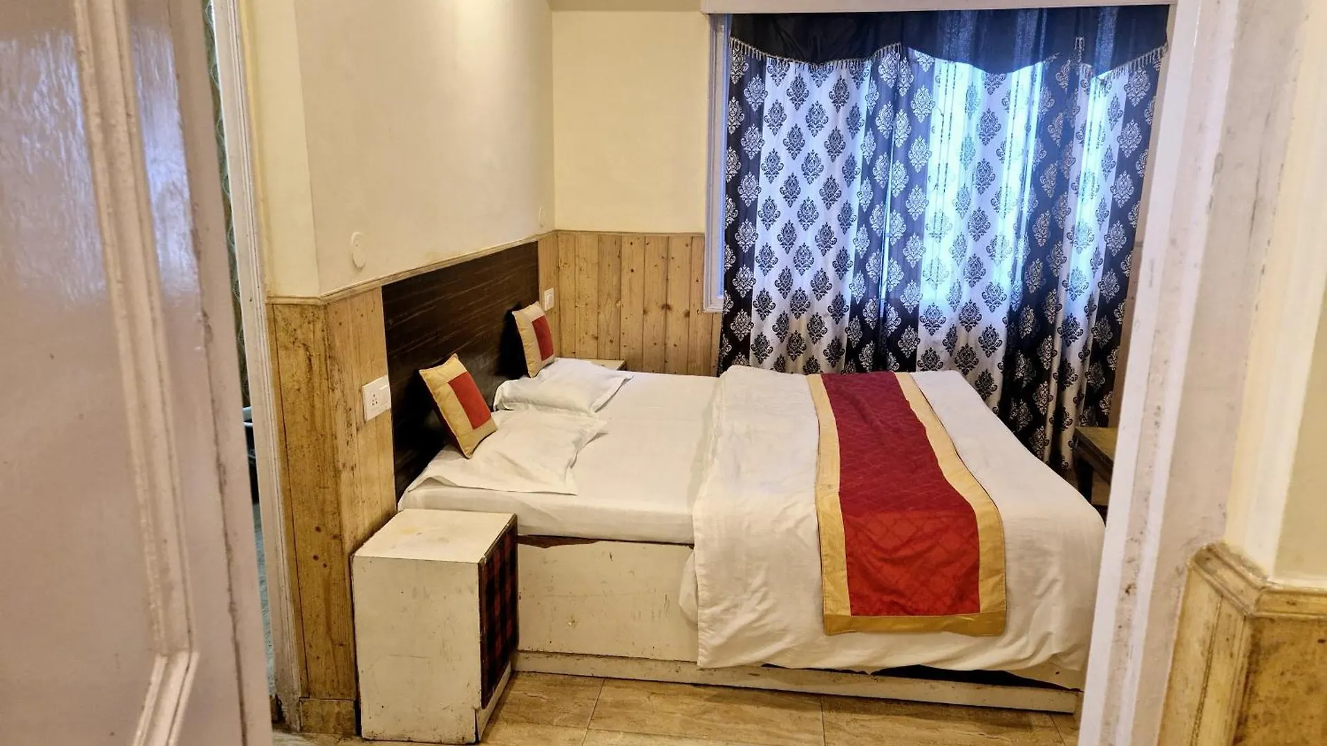 Shorya Family Hotel The Mall Shimla