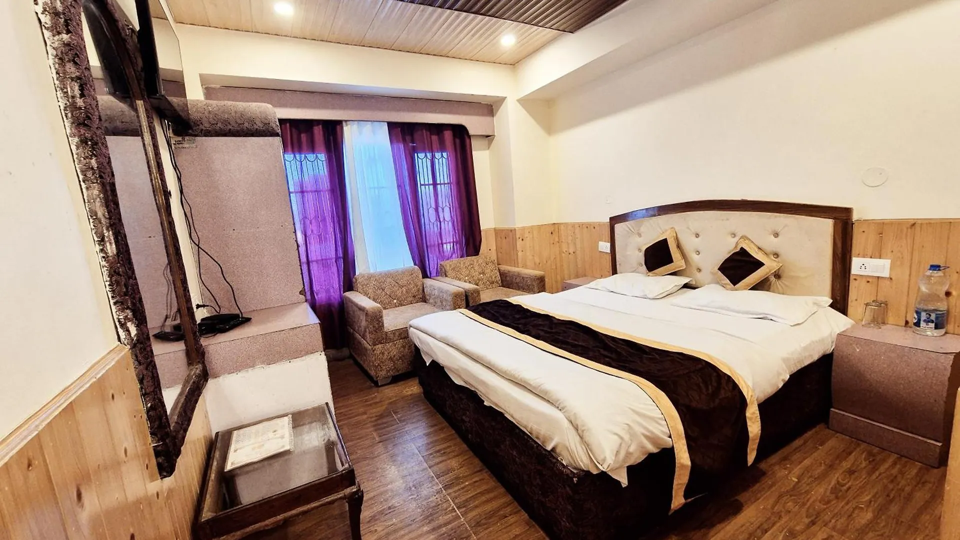 Shorya Family Hotel The Mall Shimla