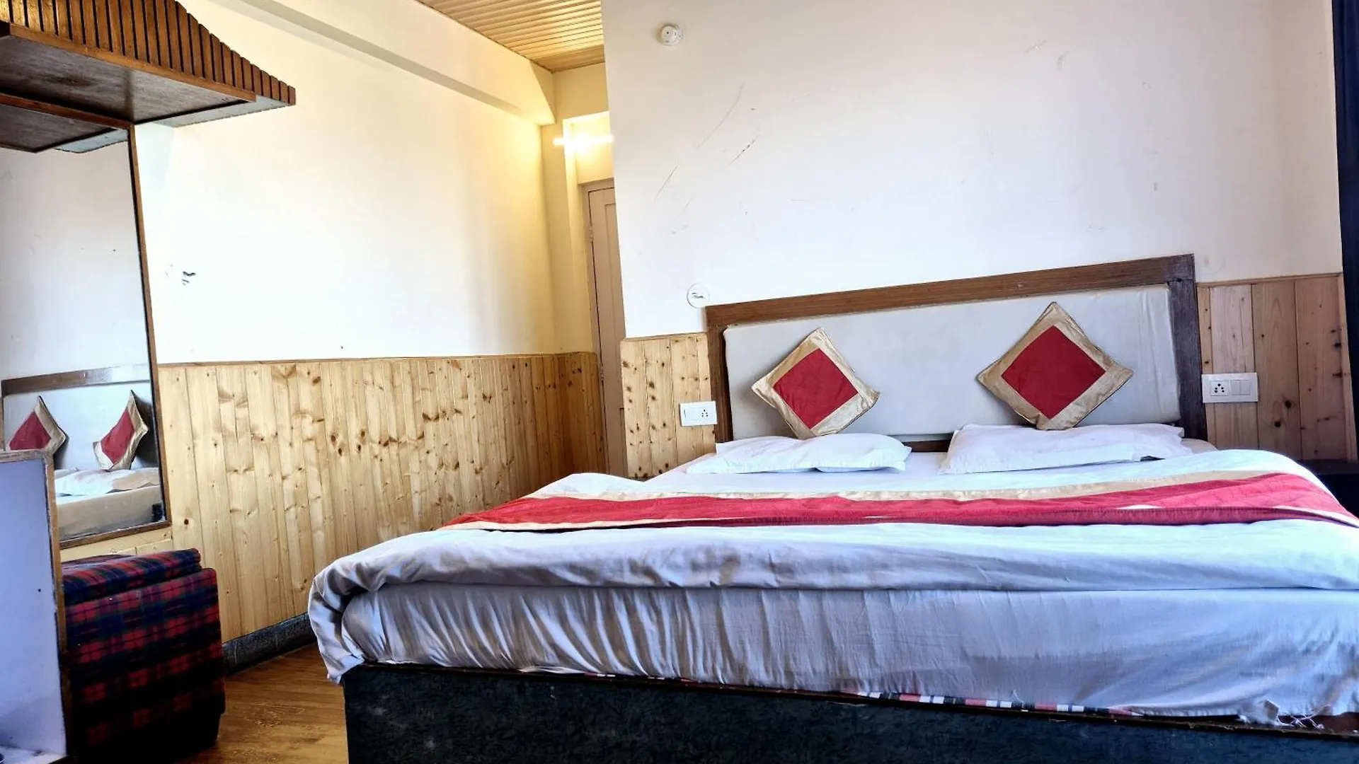 Shorya Family Hotel The Mall Shimla Bed & Breakfast