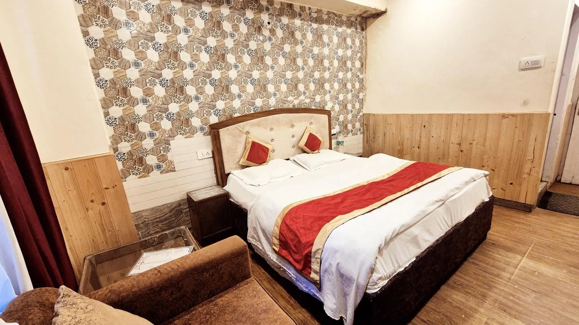 Shorya Family Hotel The Mall Shimla India