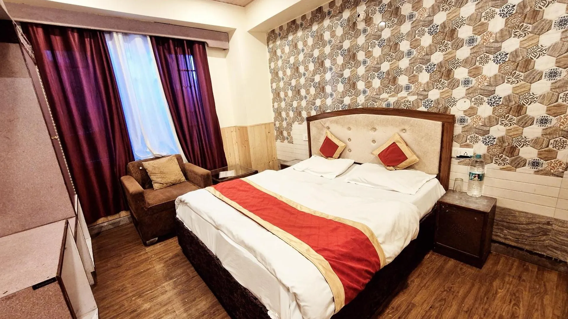 Shorya Family Hotel The Mall Shimla 0*,  India
